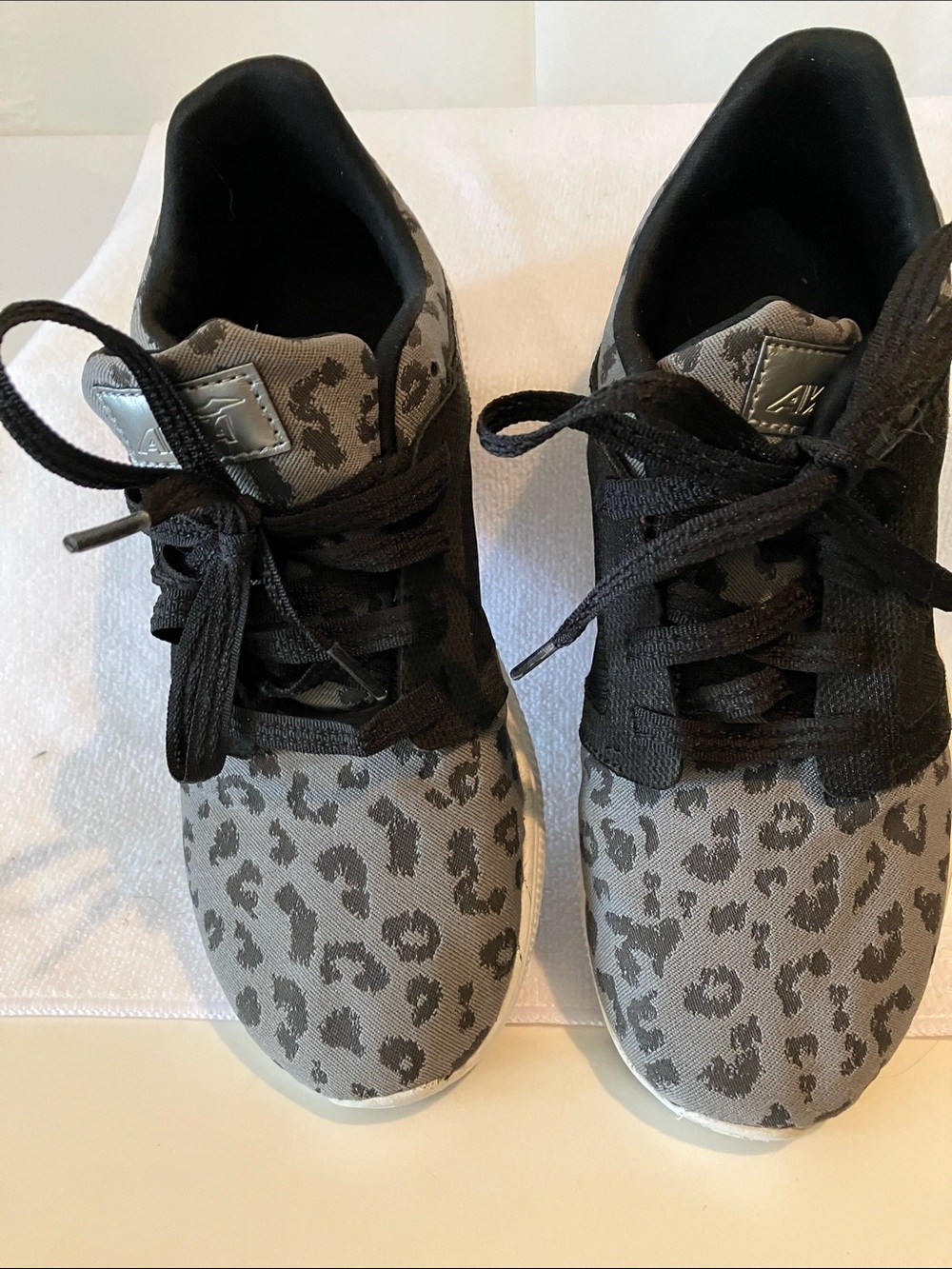 Avia Women’s Black & Grey Sz 6 Lace-up Leopard Print Sneakers-